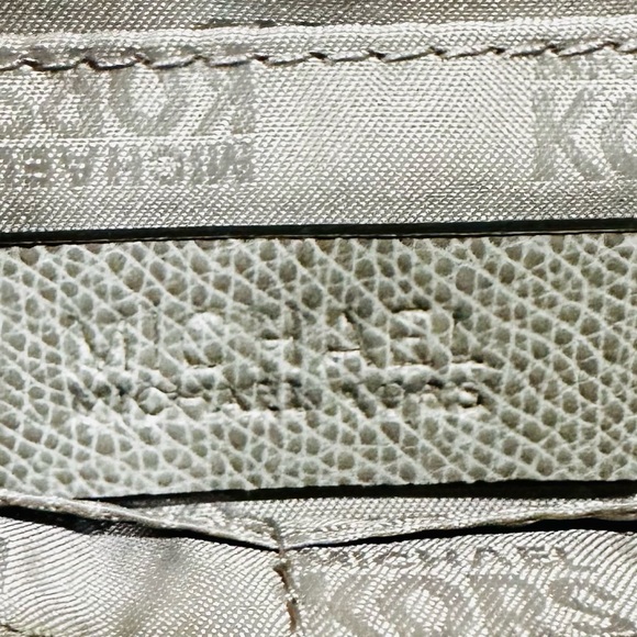 NWT XL Michael Kors Clutch - Picture 4 of 5